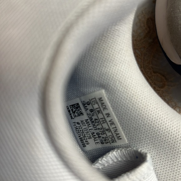 Adidas run 60 red and gray men’s size 9 shoe non-worn has a few spots - Picture 9 of 9